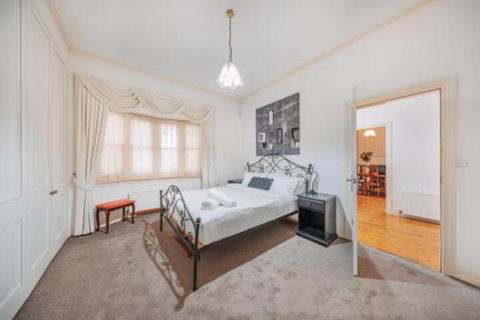 Camberwell Bright Â· Camberwell 5Bedder 2Bath Huge Classy Family Home - Sunshine Coast Guide 0