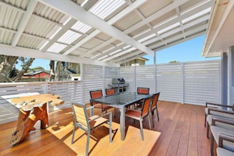 Blue Summer House - Sunshine Coast Guide 0