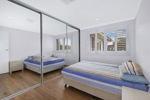 Blue Summer House - Sunshine Coast Guide 6