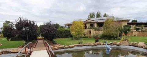 Allora Lodge Bed & Breakfast - Sunshine Coast Guide 3