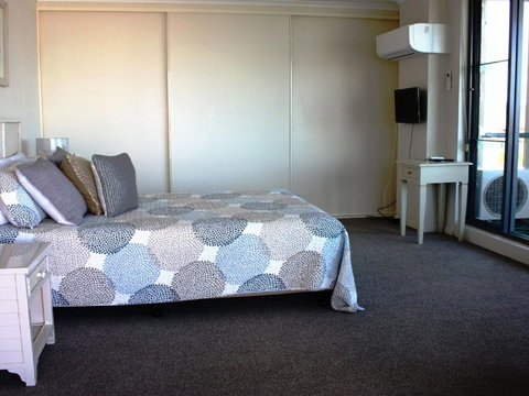 Twin Pines 401 CBD Location - Sunshine Coast Guide 5