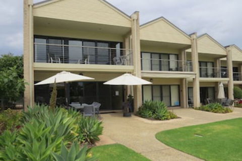 Elsinor Townhouse 10 Mulwala - Sunshine Coast Guide 0