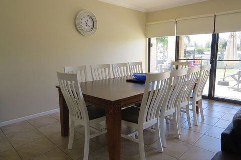 Elsinor Townhouse 10 Mulwala - Sunshine Coast Guide 3