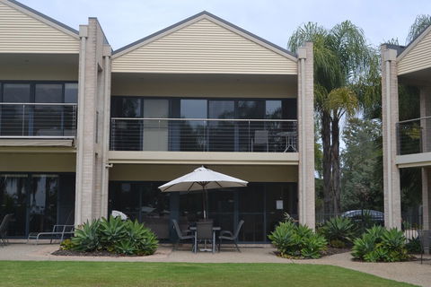 Elsinor Townhouse 4 Mulwala - Sunshine Coast Guide 1