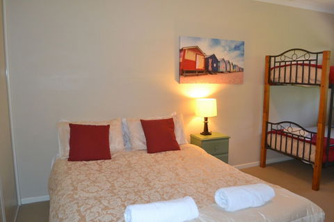Elsinor Townhouse 4 Mulwala - Sunshine Coast Guide 4