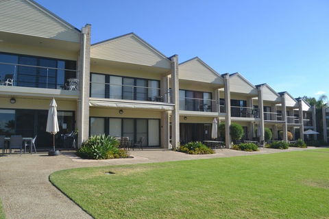 Elsinor Townhouse 4 Mulwala - Sunshine Coast Guide 0