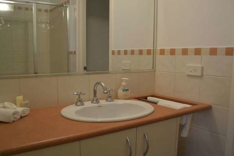Elsinor Townhouse 7 Mulwala - Sunshine Coast Guide 5