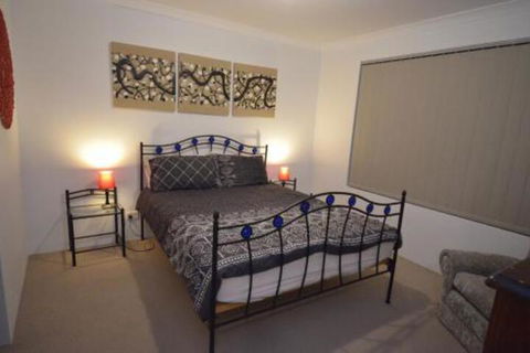 Park View Modern House - Sunshine Coast Guide 5