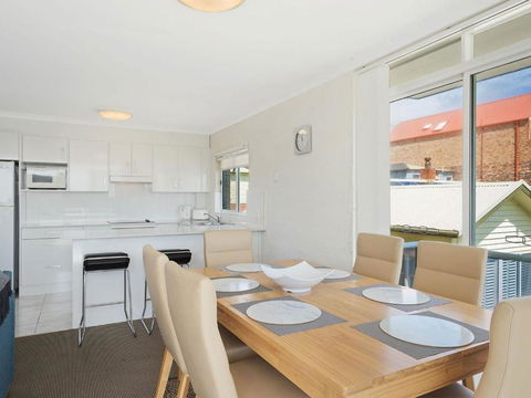 Sapphire Waters Unit 3 - Sunshine Coast Guide 3