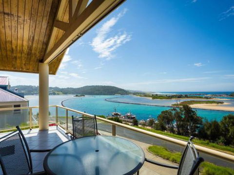 Grand Pacific I Unit 3 - Sunshine Coast Guide 2