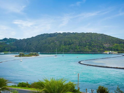 Grand Pacific 2 Unit 1 - Sunshine Coast Guide 2
