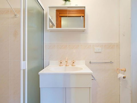 Grand Pacific 2 Unit 1 - Sunshine Coast Guide 6