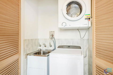 Pacific Pines Unit 6 - Sunshine Coast Guide 1