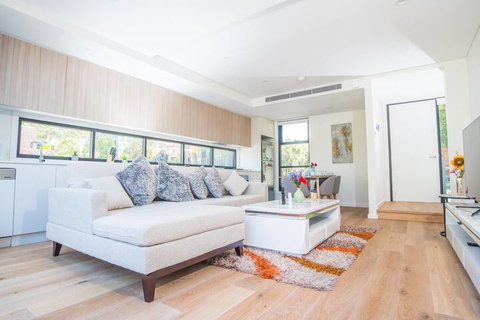 Townhouse Near The City Perfect Family Retreat - Sunshine Coast Guide 4