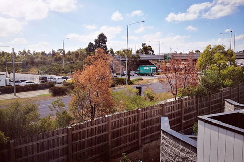 Delicate Bundoora Townhouse 10 - Sunshine Coast Guide 7