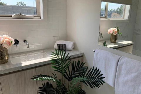 Delicate Bundoora Townhouse 10 - Sunshine Coast Guide 1
