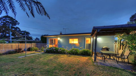 Castaway Cottage - Essentially Tas - Sunshine Coast Guide 0
