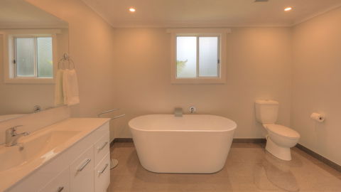 Castaway Cottage - Essentially Tas - Sunshine Coast Guide 5