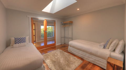 Castaway Cottage - Essentially Tas - Sunshine Coast Guide 3