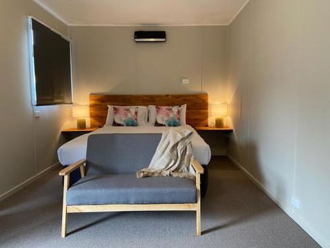 Railway Hotel Queenstown - Sunshine Coast Guide 3