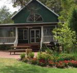 Lakeside Garden Chalet - Sunshine Coast Guide