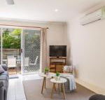 Lovely Modern Villa Amidst Peaceful Surroundings - Sunshine Coast Guide
