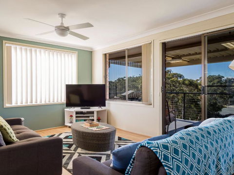 NARRAWALLEE RETREAT - Sunshine Coast Guide 5