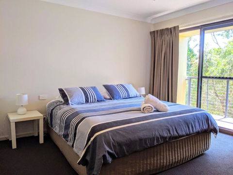 Sails On Bannister At Mollymook - Sunshine Coast Guide 1