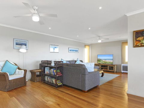 South Pacific Crescent 75 Ulladulla - Sunshine Coast Guide 5