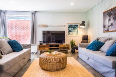 Pandanas Apartments 17B Mollymook Beach - Sunshine Coast Guide 0