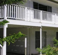 Wonky Pine Beach House NARRWALLEE 4 bedroom - Sunshine Coast Guide