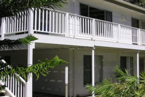 Wonky Pine Beach House NARRWALLEE 4 Bedroom - Sunshine Coast Guide 0