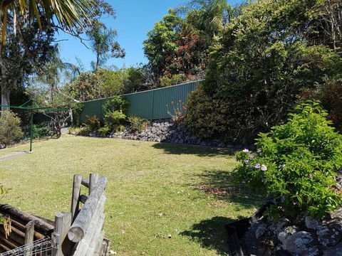Seaview 48 MOLLYMOOK - Sunshine Coast Guide 2