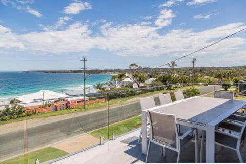 Salt & Light Mollymook - Sunshine Coast Guide 0