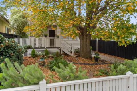 Amber Cottage Luxury Seaside Retreat With Outdoor Spa! - Sunshine Coast Guide 6