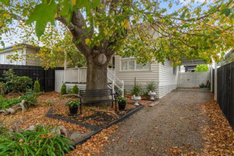 Amber Cottage Luxury Seaside Retreat With Outdoor Spa! - Sunshine Coast Guide 7