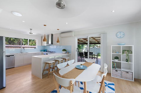 Whitsunday Palms - Sunshine Coast Guide 2