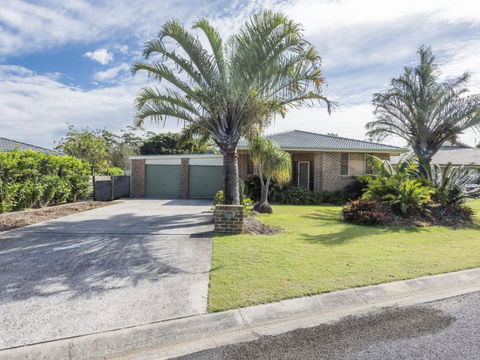 31 Melville Street - Sunshine Coast Guide 4