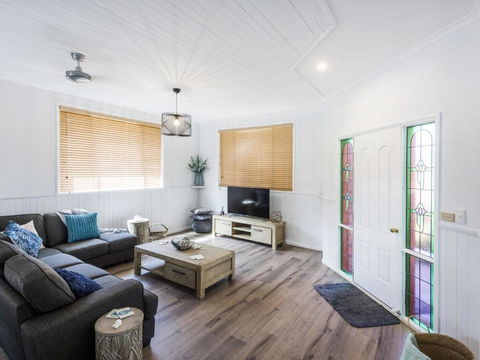 31 Melville Street - Sunshine Coast Guide 1