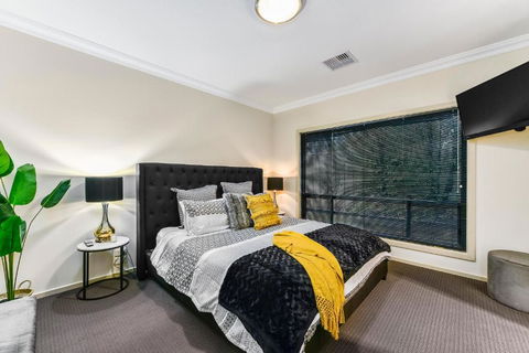 Accommodation On Lansell 2 - Sunshine Coast Guide 4