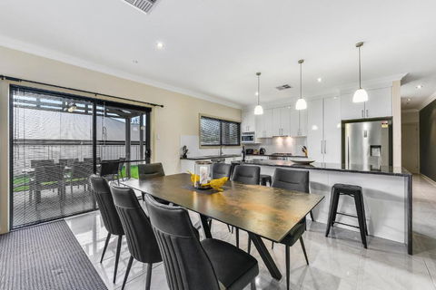 Accommodation On Lansell 2 - Sunshine Coast Guide 6