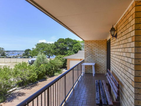 Bayside Beauty - Sunshine Coast Guide 2