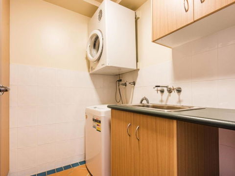 Riverview Apartments 1.3 - Sunshine Coast Guide 3