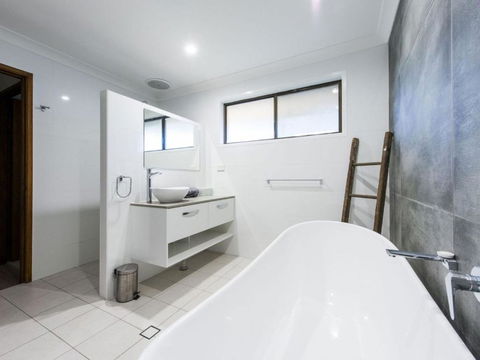 Ripples On The Bay - Sunshine Coast Guide 1