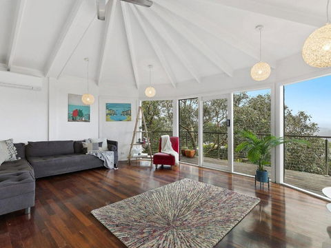 NICHE On NOBLE Ever Changing Vista - Sunshine Coast Guide 2