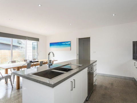 ANGLE By THE SEA Anglesea - Sunshine Coast Guide 1