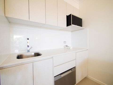 Apartments At 2 Landsborough - Sunshine Coast Guide 5