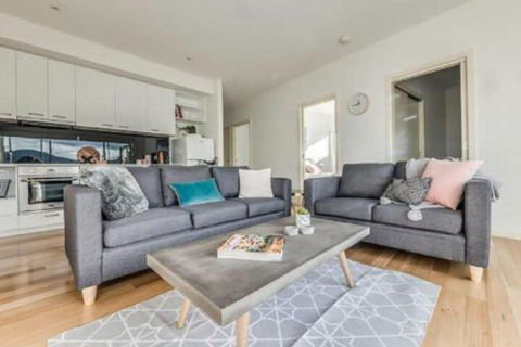 Marina View Apartment - Sunshine Coast Guide 0