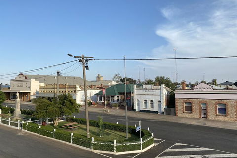 Eureka Hotel And Rainbow Brewery - Sunshine Coast Guide 5