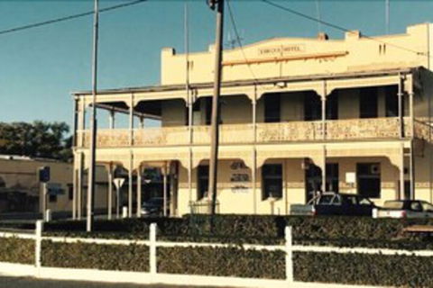 Eureka Hotel And Rainbow Brewery - Sunshine Coast Guide 0